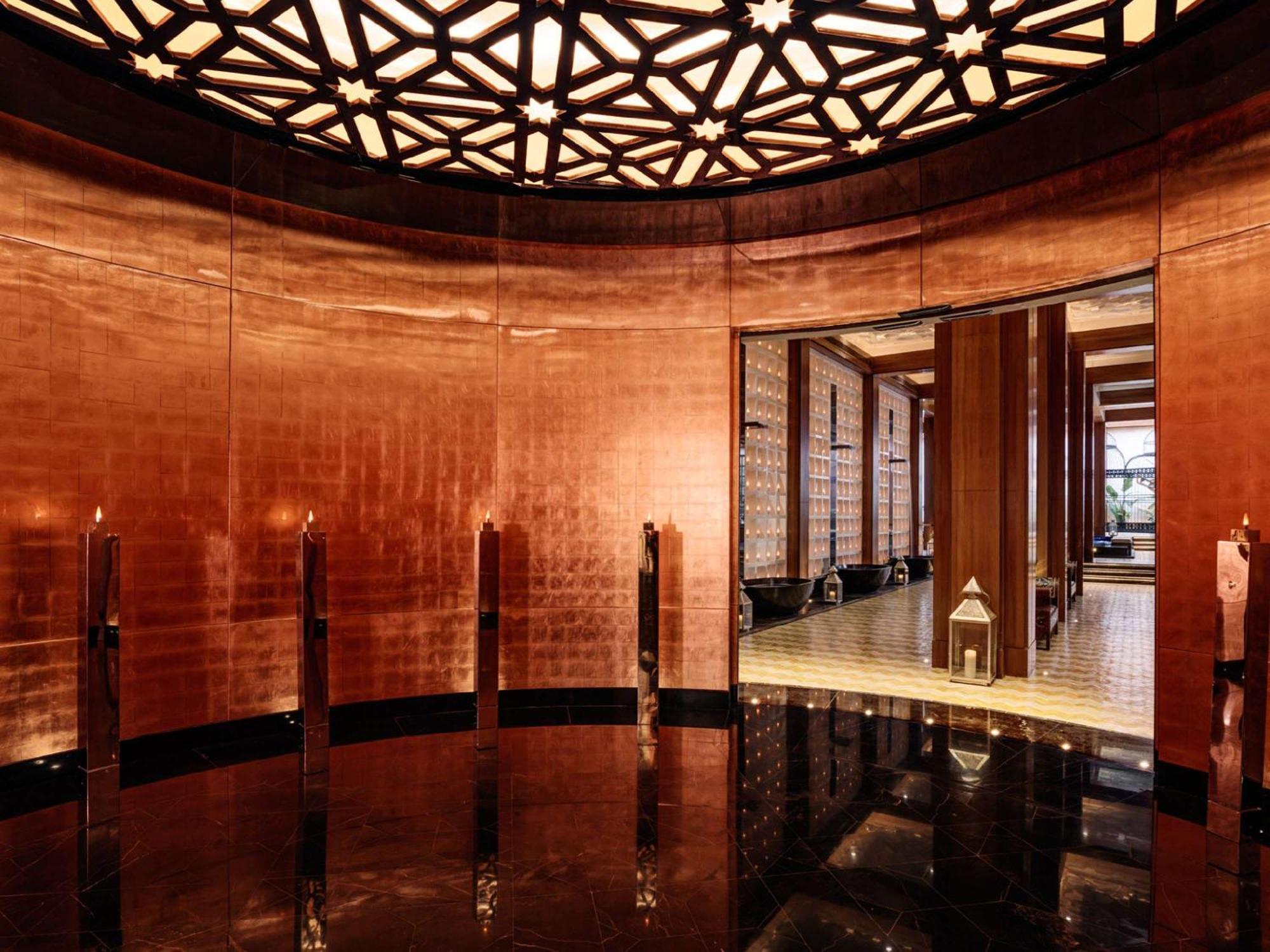 Moevenpick Hotel Mansour Eddahbi Marrakech Марракеш Экстерьер фото The interior of the hotel
