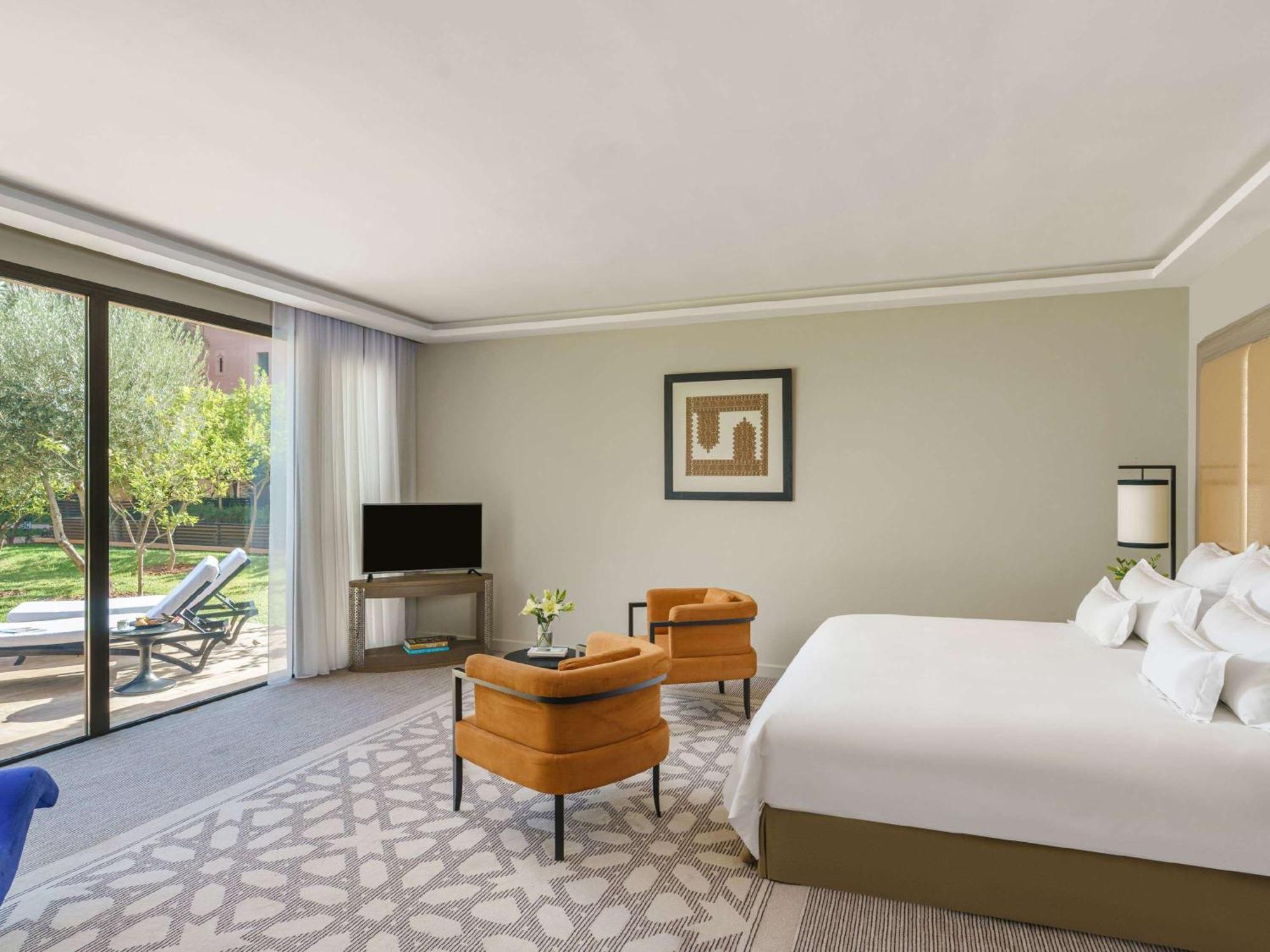 Moevenpick Hotel Mansour Eddahbi Marrakech Марракеш Экстерьер фото A guest room at the Four Seasons Hotel